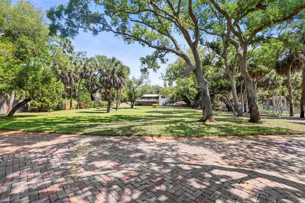 1600 Park Street N St Petersburg FL 33710