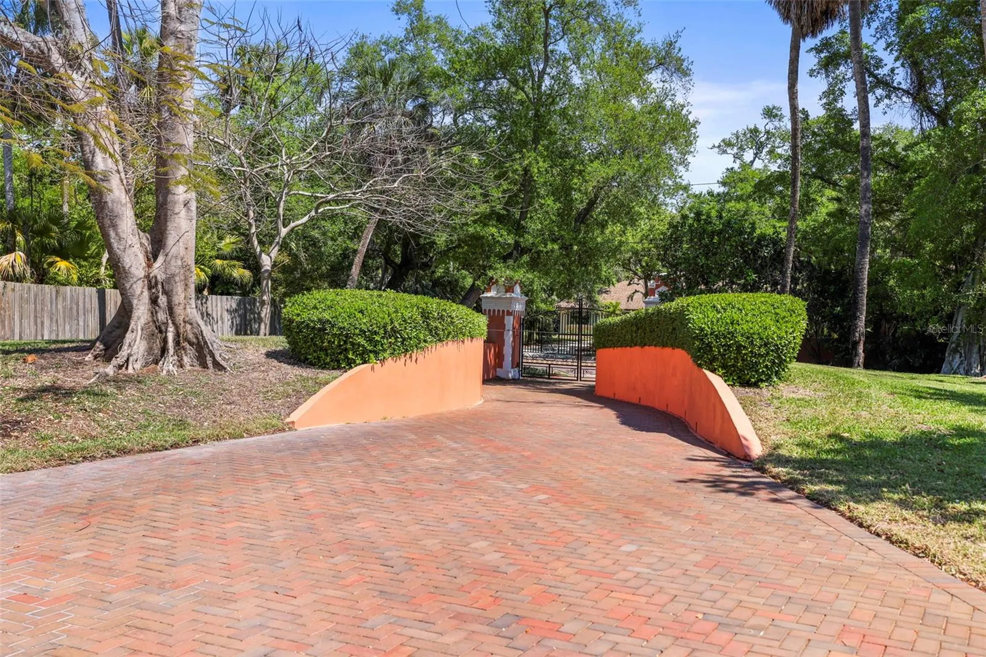 1600 Park Street N St Petersburg FL 33710