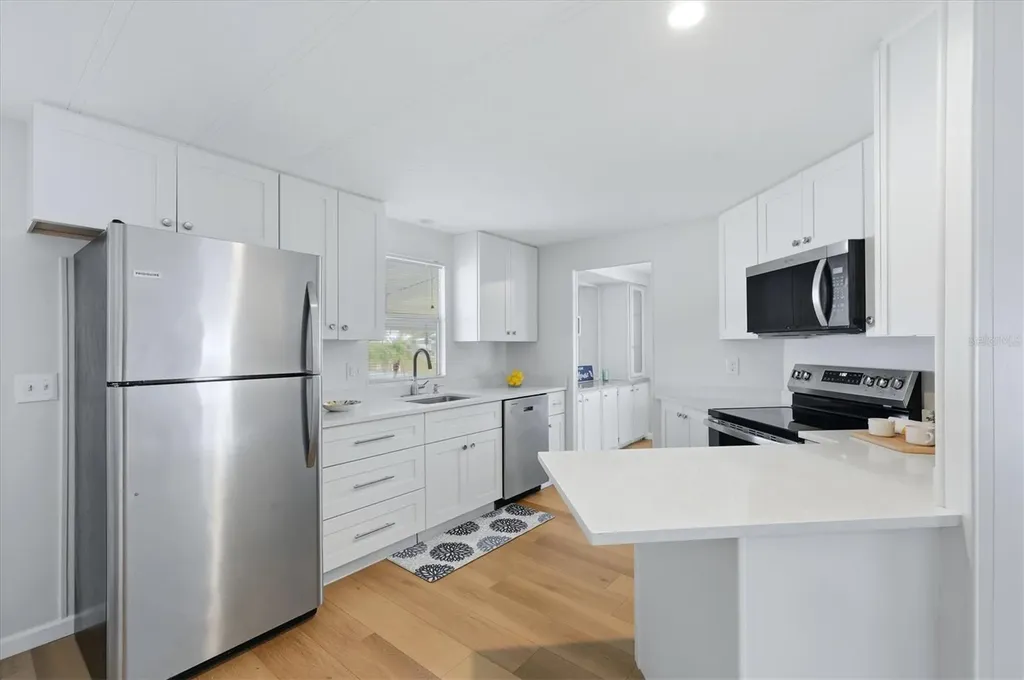 240 Via De Luna Englewood FL 34224