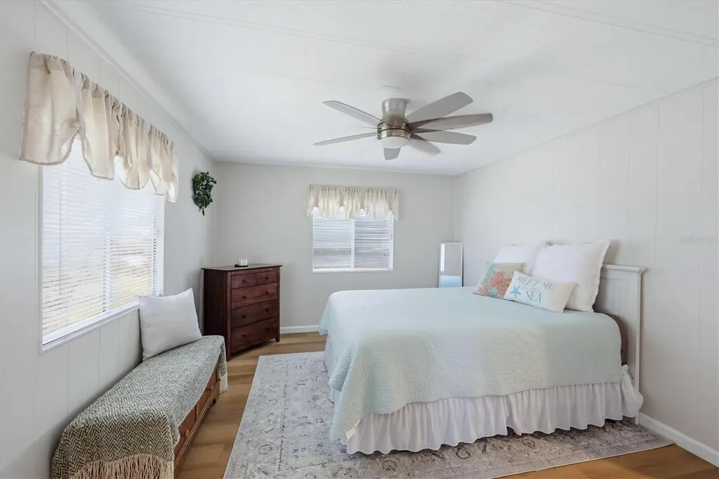 240 Via De Luna Englewood FL 34224