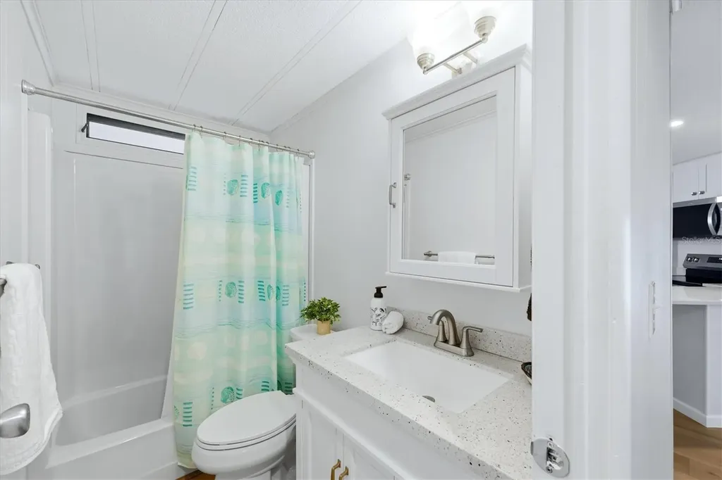 240 Via De Luna Englewood FL 34224
