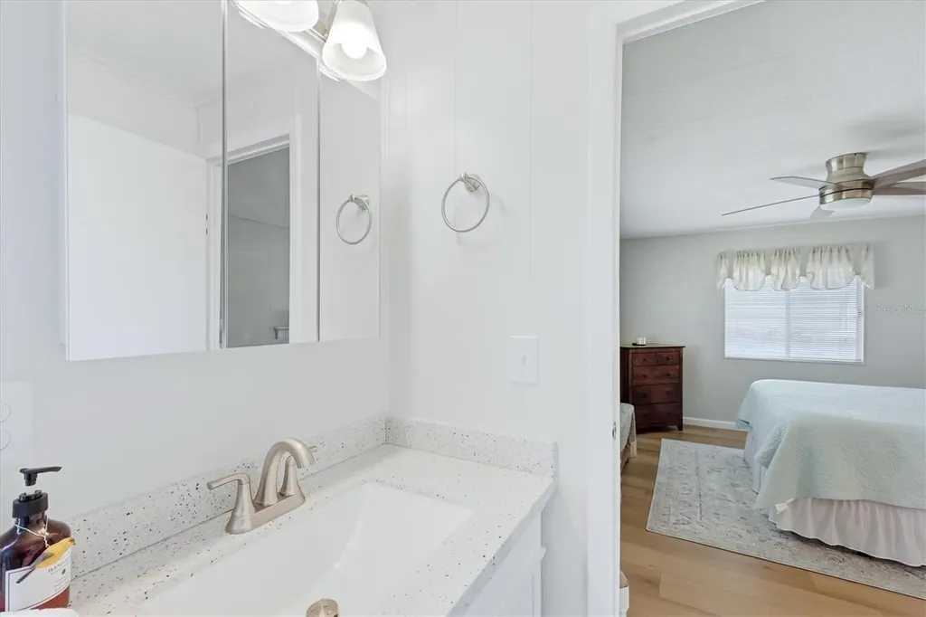 240 Via De Luna Englewood FL 34224