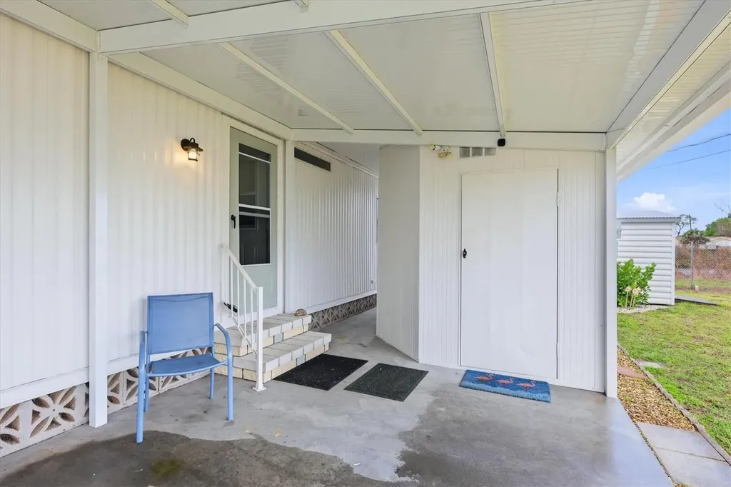240 Via De Luna Englewood FL 34224