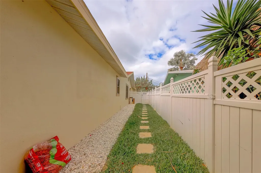 2017 Cove Drive Largo FL 33774