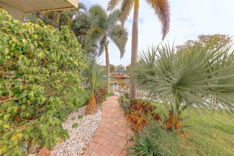 2017 Cove Drive Largo FL 33774