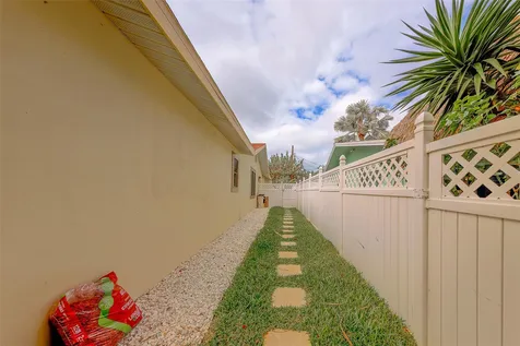 2017 Cove Drive Largo FL 33774