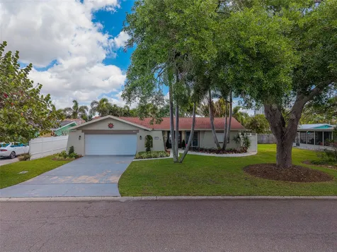 2017 Cove Drive Largo FL 33774