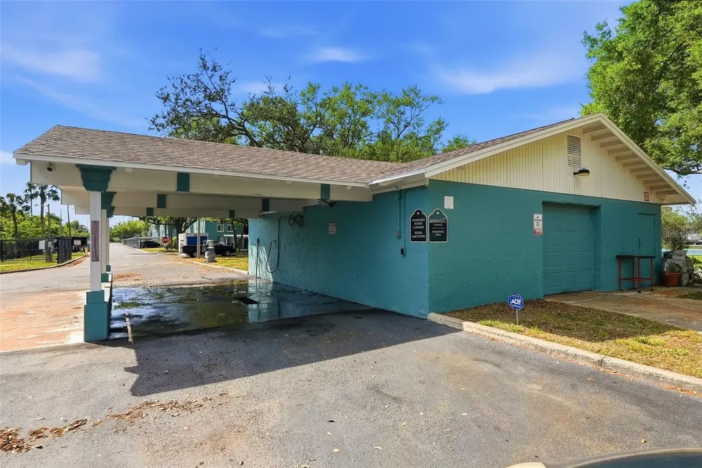 107 114th Avenue N St Petersburg FL 33716