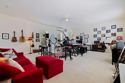 125 Commonwealth Court N St Petersburg FL 33716