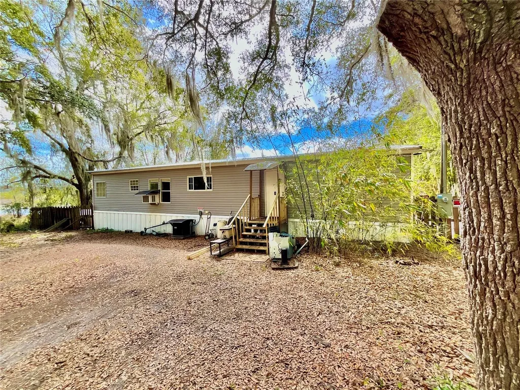 1837 State Road 20 Hawthorne FL 32640