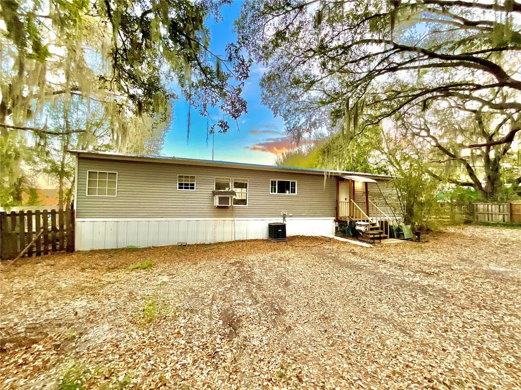 1837 State Road 20 Hawthorne FL 32640