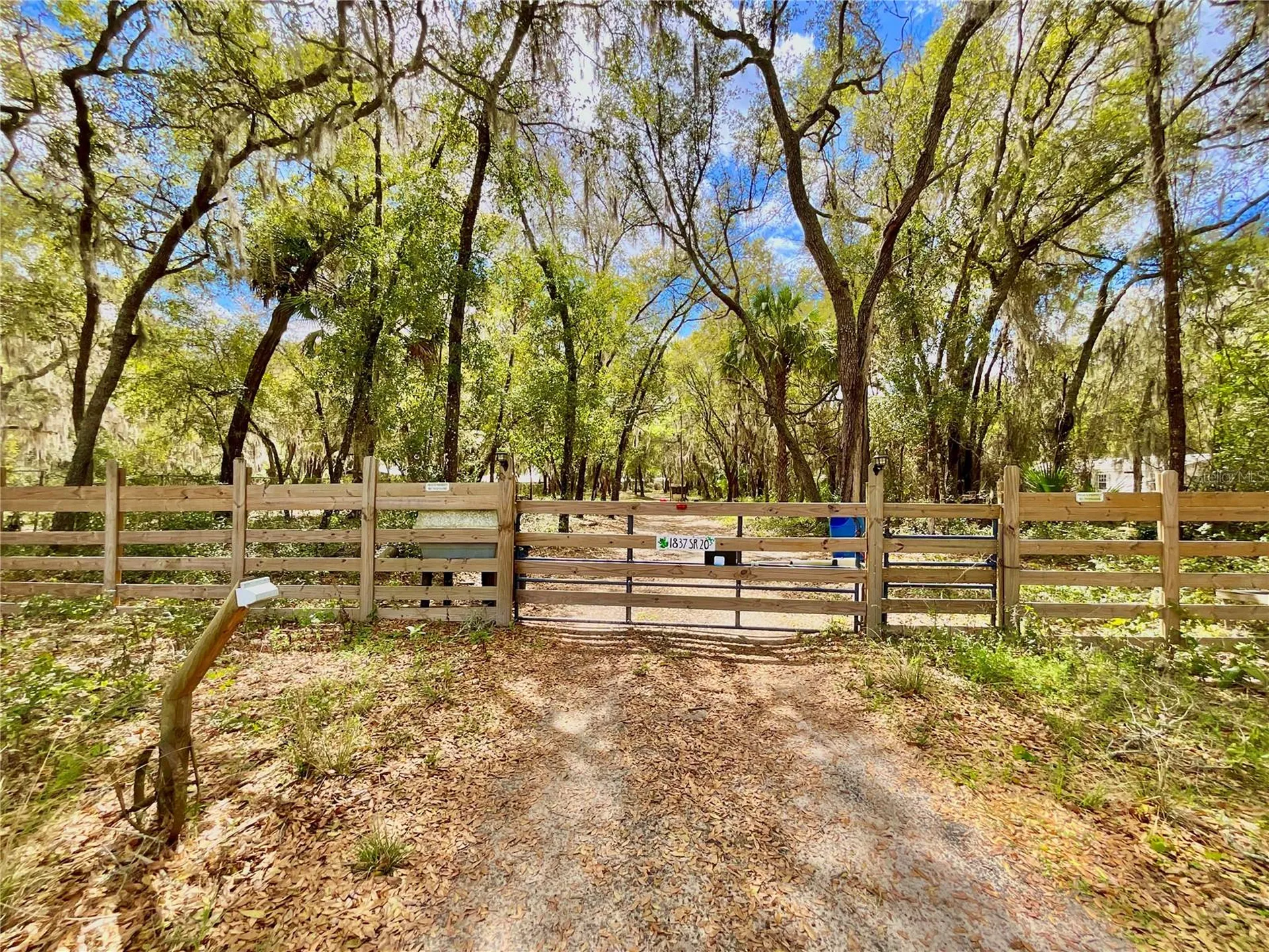 1837 State Road 20 Hawthorne FL 32640
