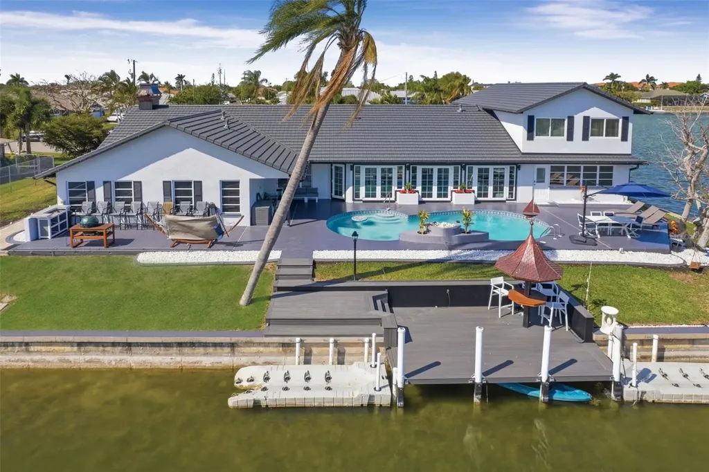 29 SE 10th Avenue Cape Coral FL 33990