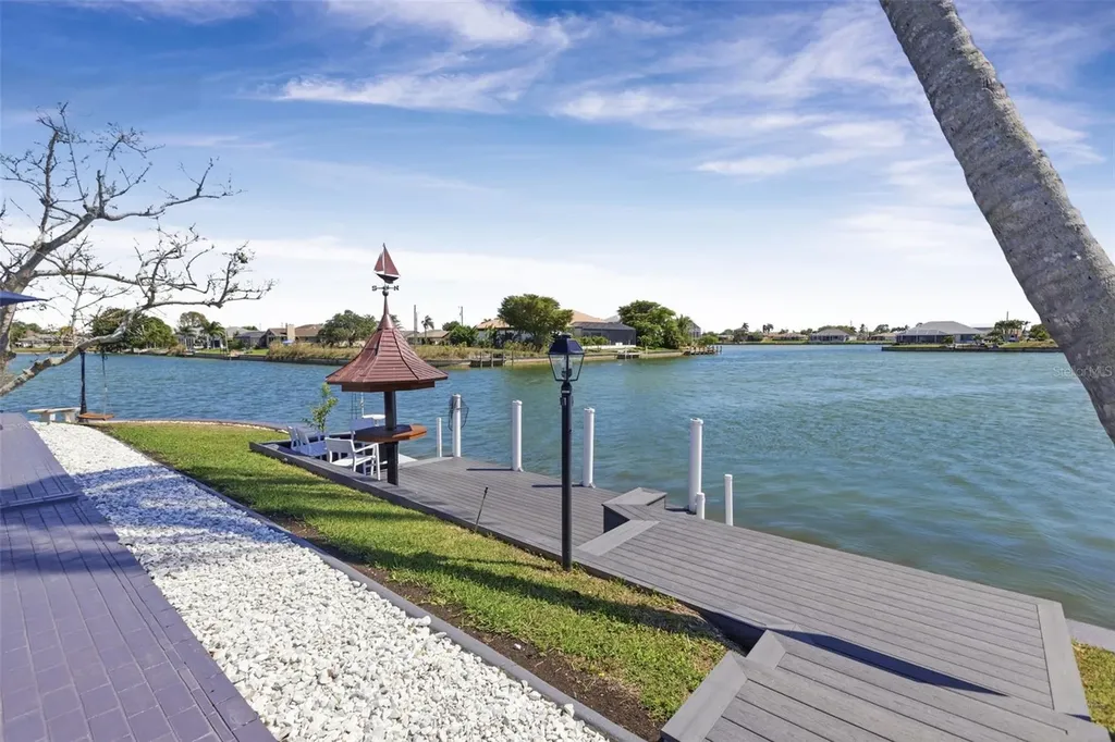 29 SE 10th Avenue Cape Coral FL 33990