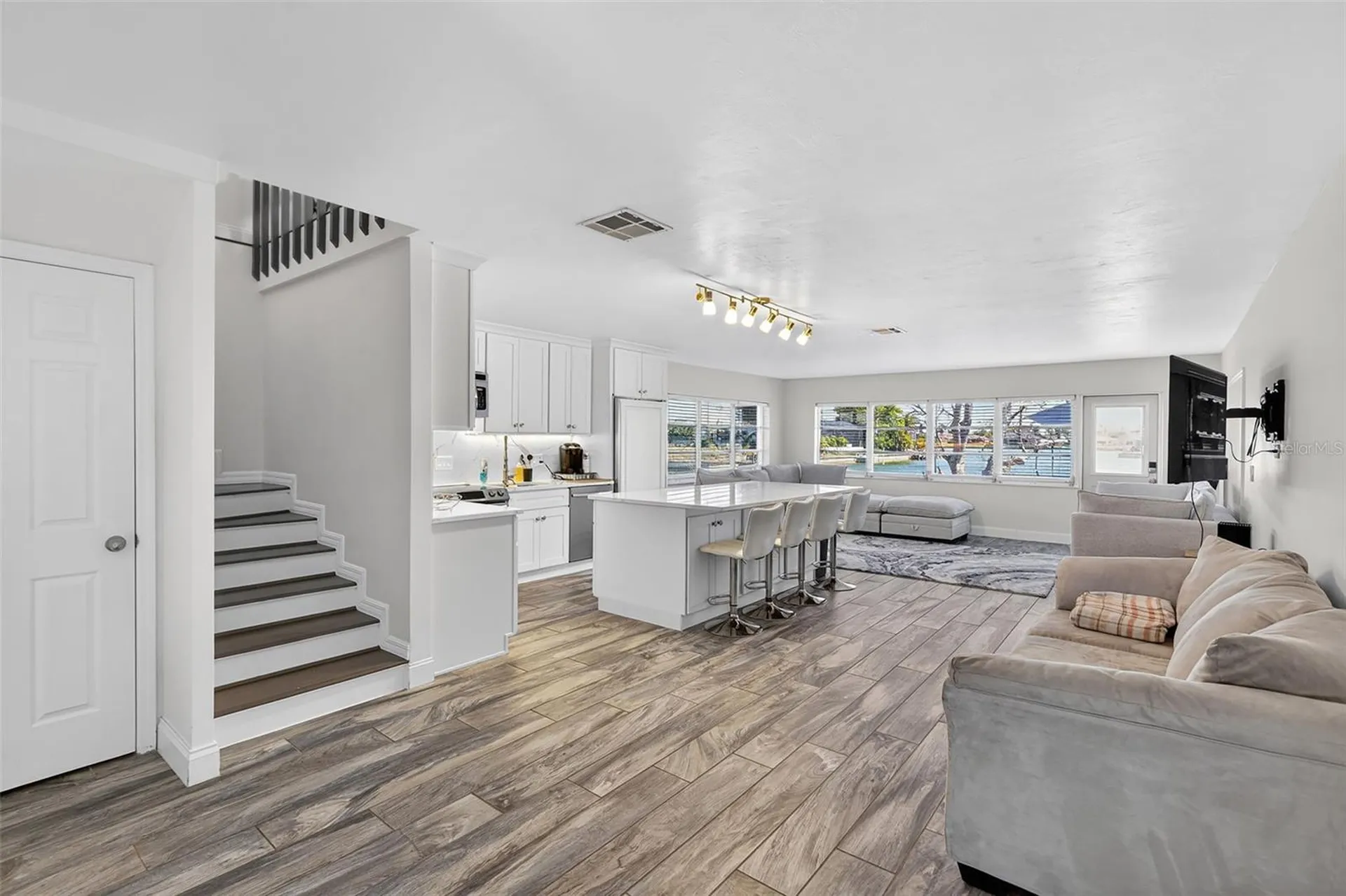 29 SE 10th Avenue Cape Coral FL 33990