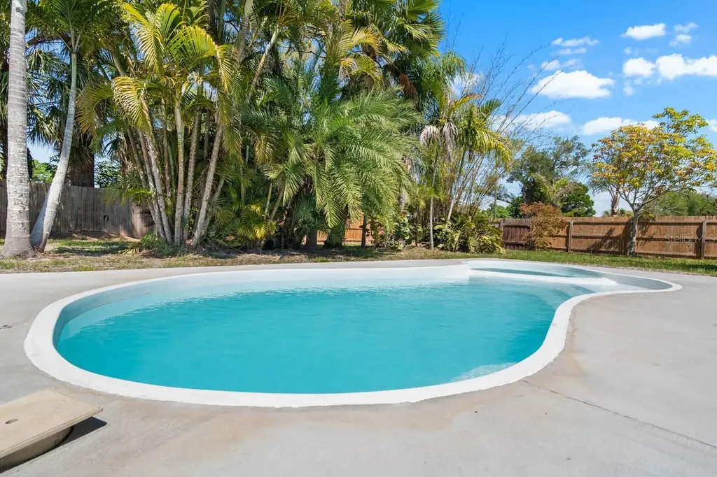 301 5th Avenue NW Ruskin FL 33570