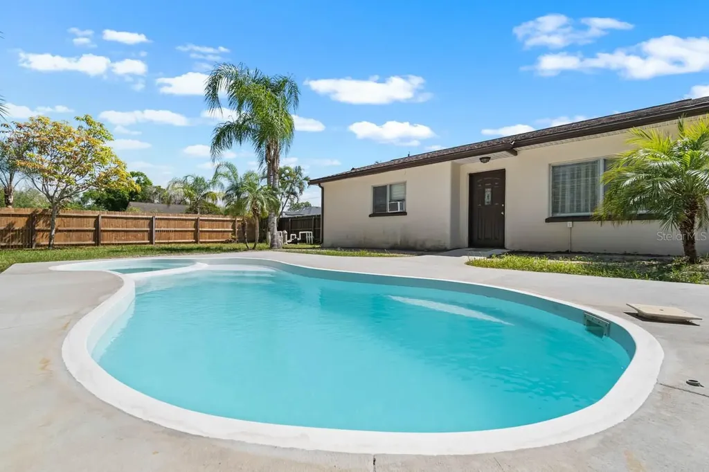 301 5th Avenue NW Ruskin FL 33570
