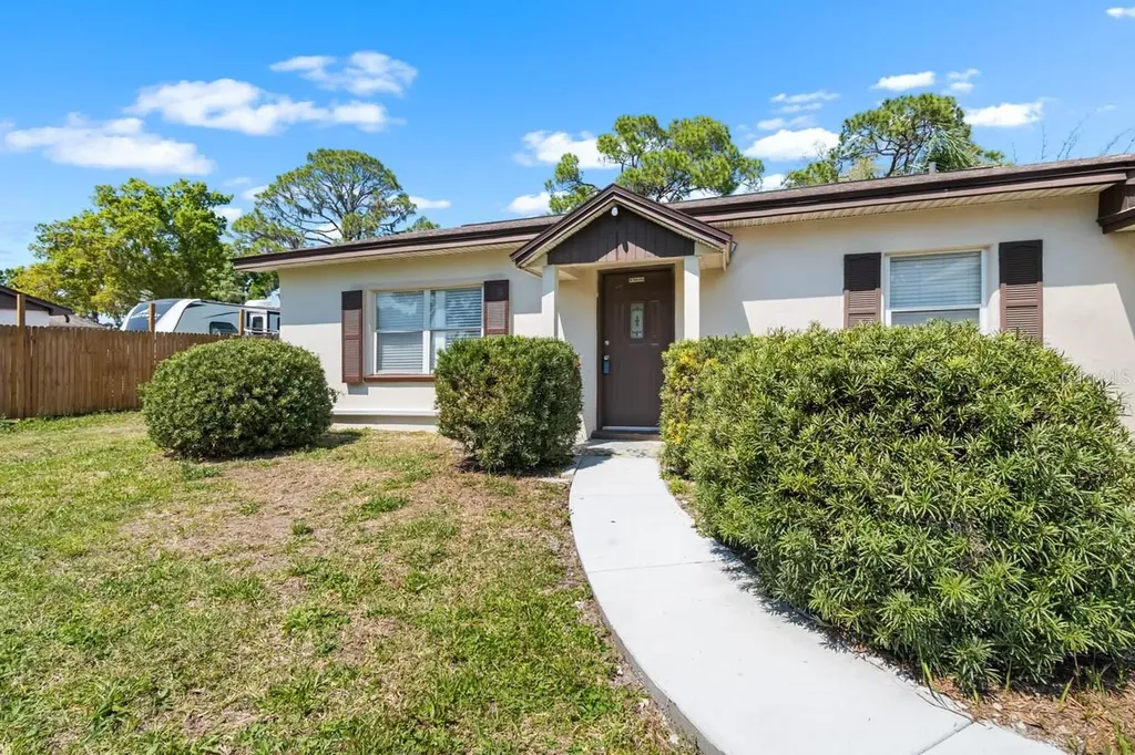 301 5th Avenue NW Ruskin FL 33570