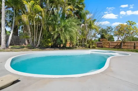 301 5th Avenue NW Ruskin FL 33570