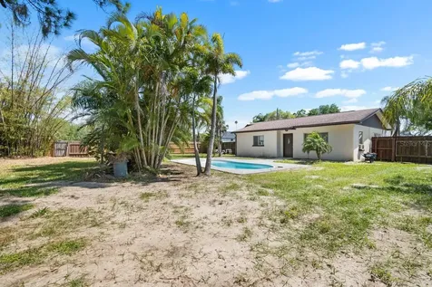 301 5th Avenue NW Ruskin FL 33570
