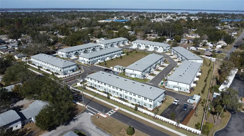 1057 E Caroline Street Tavares FL 32778