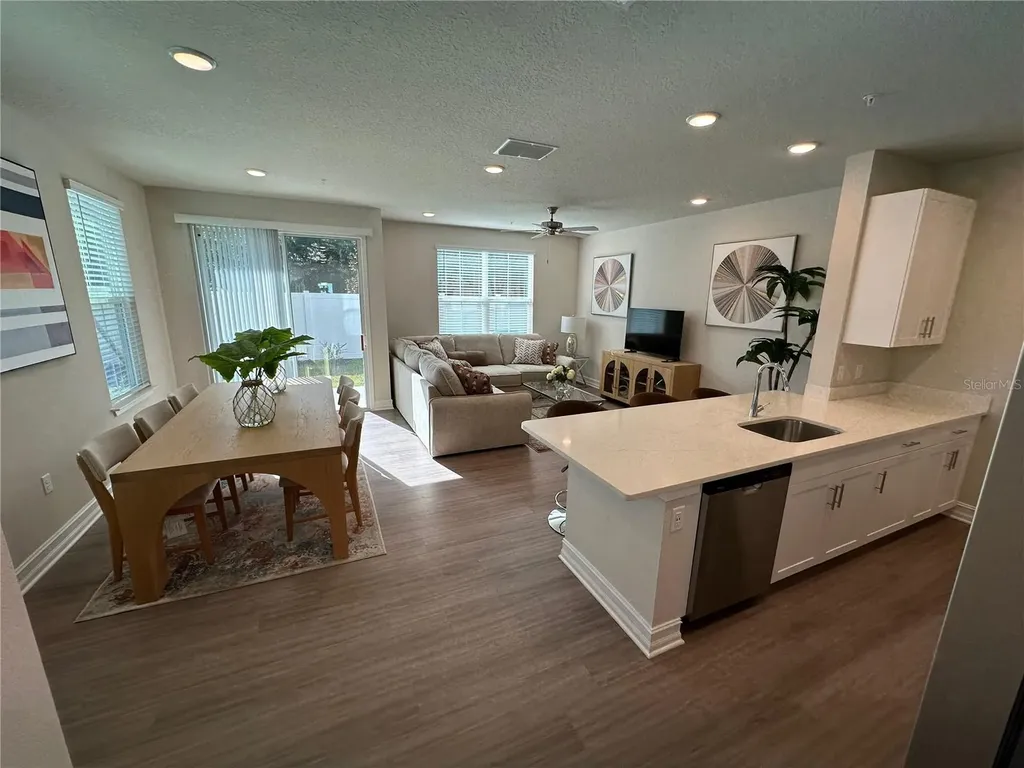 1057 E Caroline Street Tavares FL 32778