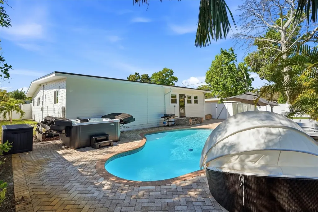 521 51st Avenue S St Petersburg FL 33705