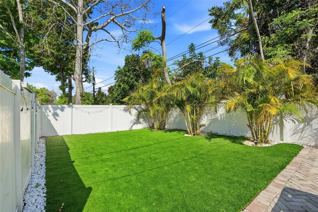 521 51st Avenue S St Petersburg FL 33705
