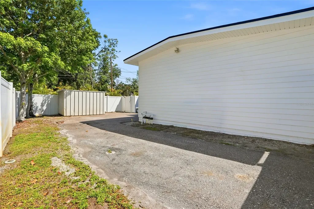 521 51st Avenue S St Petersburg FL 33705