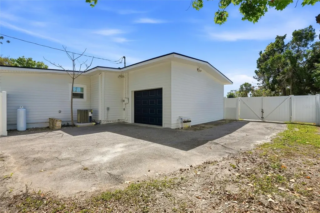 521 51st Avenue S St Petersburg FL 33705