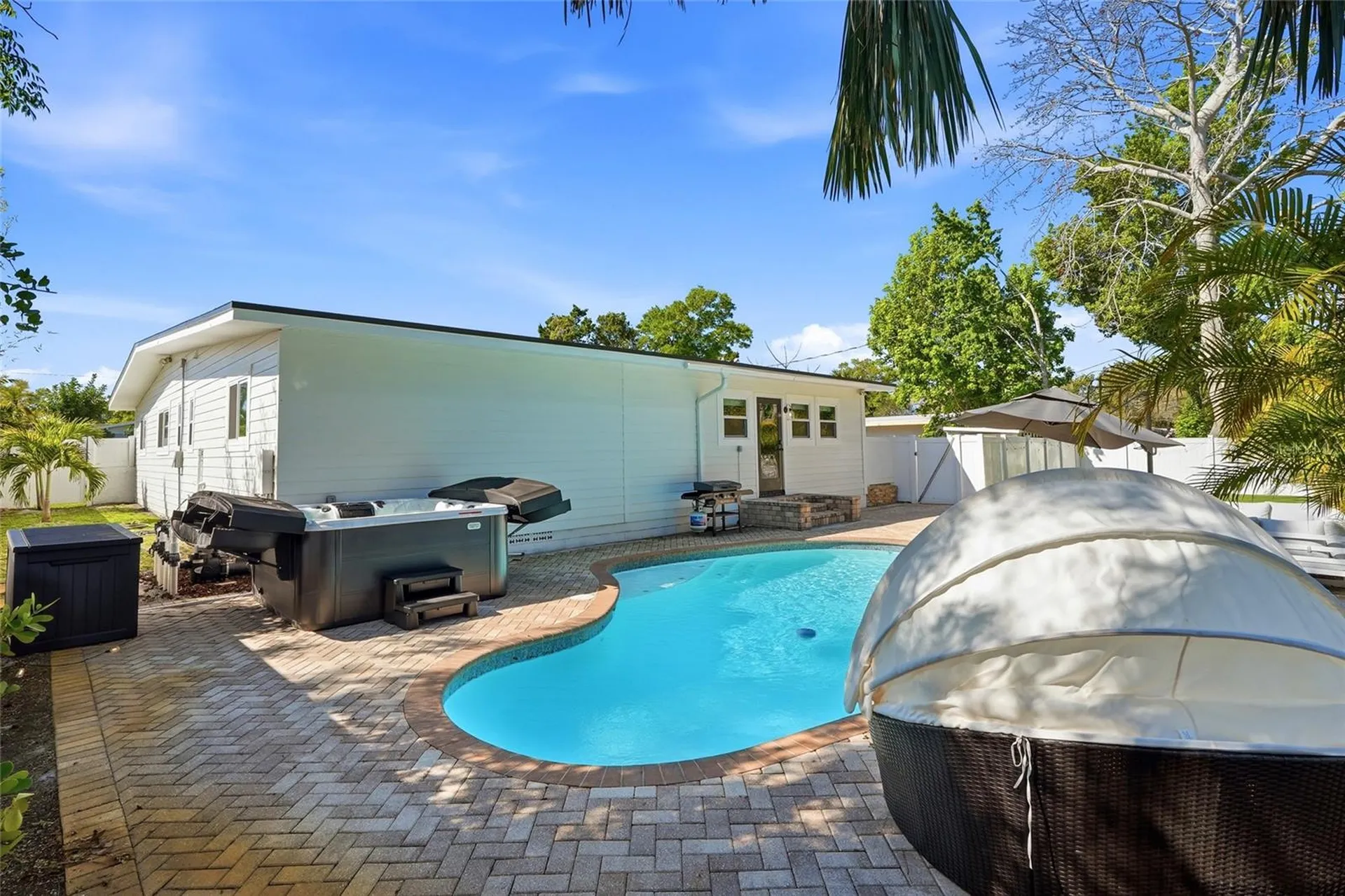 521 51st Avenue S St Petersburg FL 33705