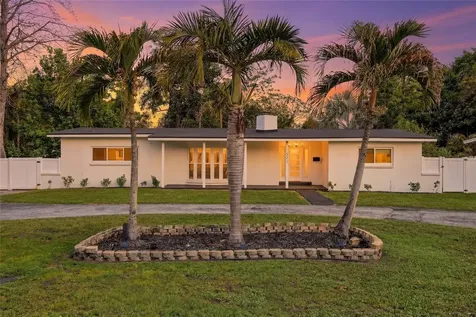 521 51st Avenue S St Petersburg FL 33705