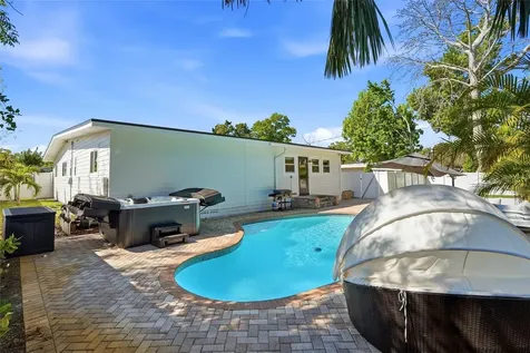 521 51st Avenue S St Petersburg FL 33705