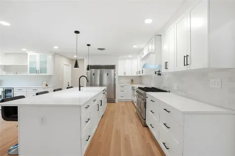 521 51st Avenue S St Petersburg FL 33705