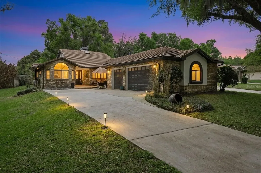 312 Waterwood Drive Yalaha FL 34797