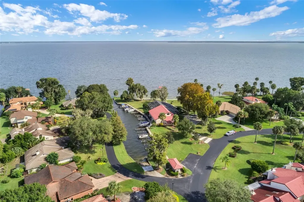 312 Waterwood Drive Yalaha FL 34797