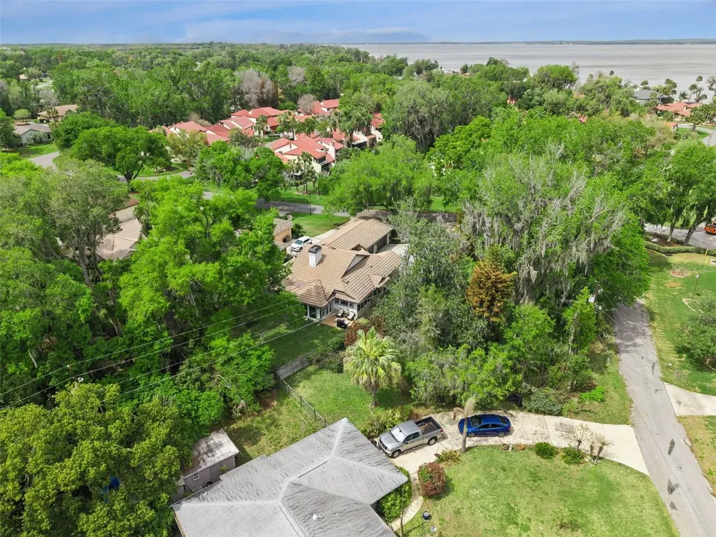 312 Waterwood Drive Yalaha FL 34797