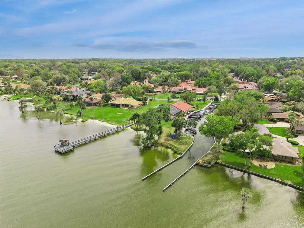 312 Waterwood Drive Yalaha FL 34797