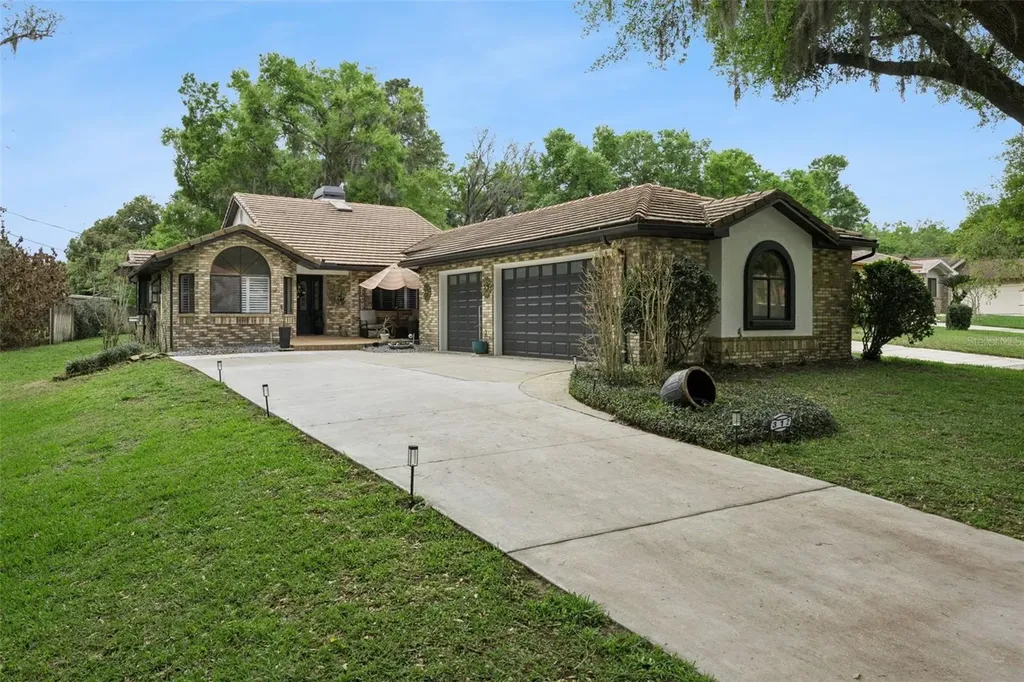 312 Waterwood Drive Yalaha FL 34797
