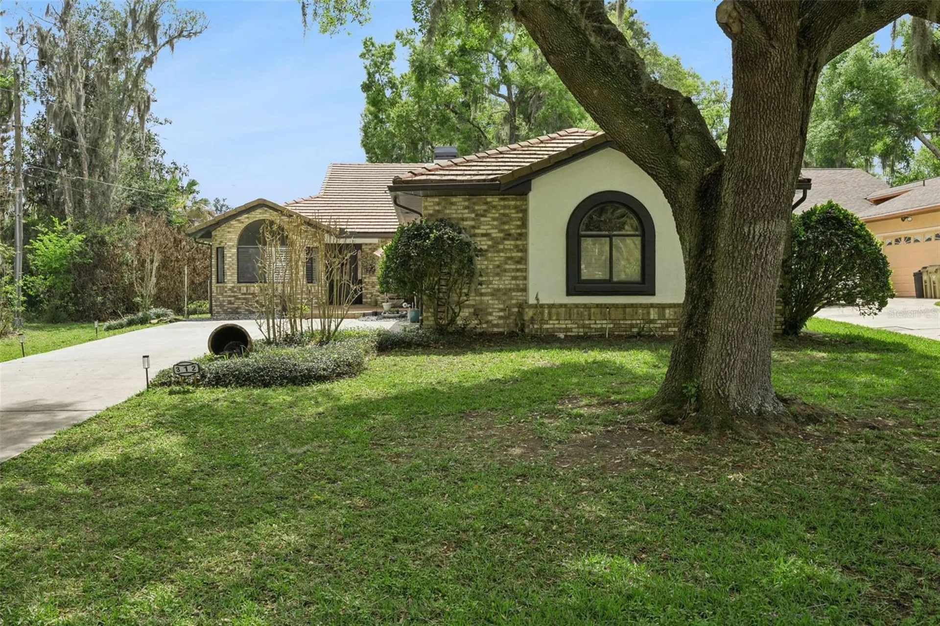 312 Waterwood Drive Yalaha FL 34797