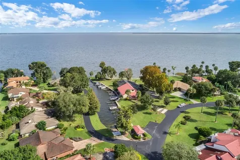 312 Waterwood Drive Yalaha FL 34797