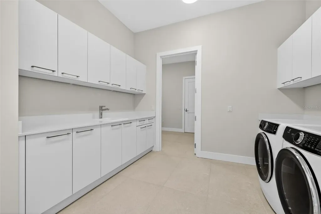 275 1st Avenue S St Petersburg FL 33701
