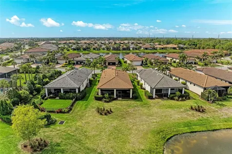 7013 Hanover Court Lakewood Ranch FL 34202