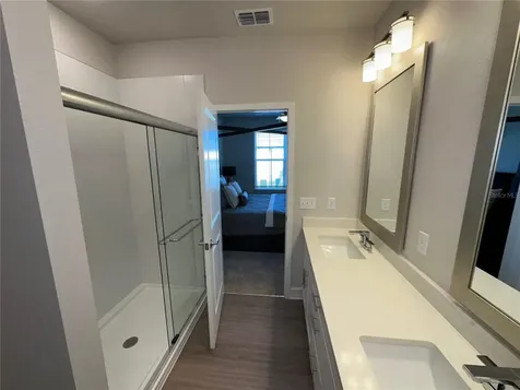 1075 E Caroline Street Tavares FL 32778