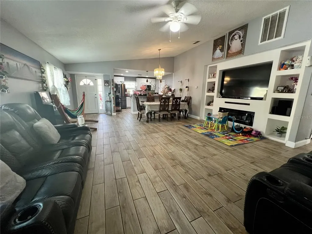 10804 N Myrtle Street Tampa FL 33617