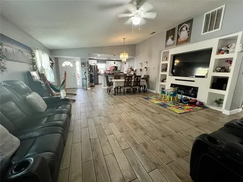 10804 N Myrtle Street Tampa FL 33617