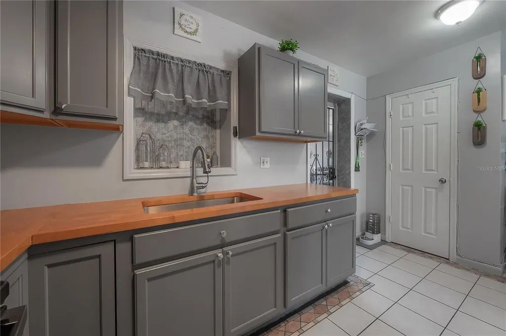 714 Belt Court Tampa FL 33612