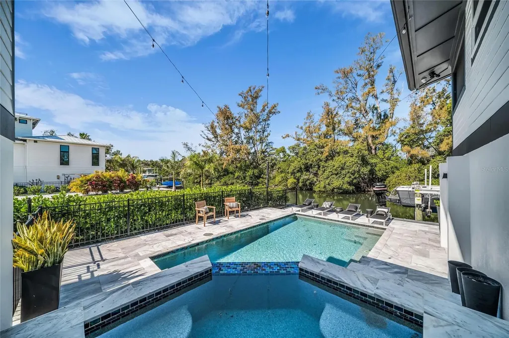 7149 Longboat Drive N Longboat Key FL 34228