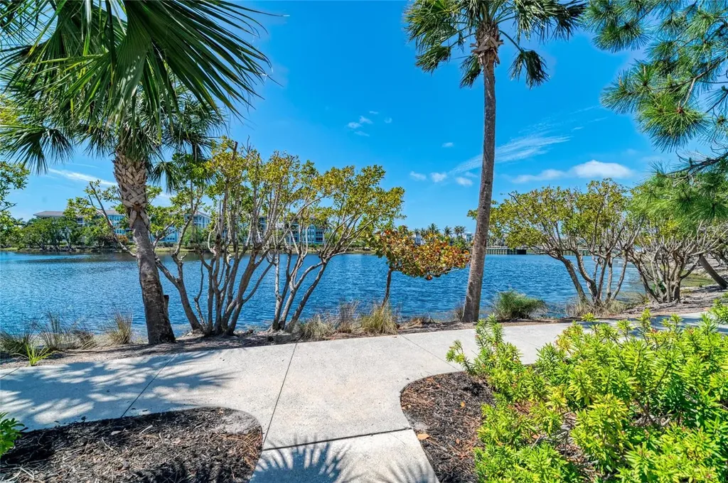 348 Sapphire Lake Drive Bradenton FL 34209