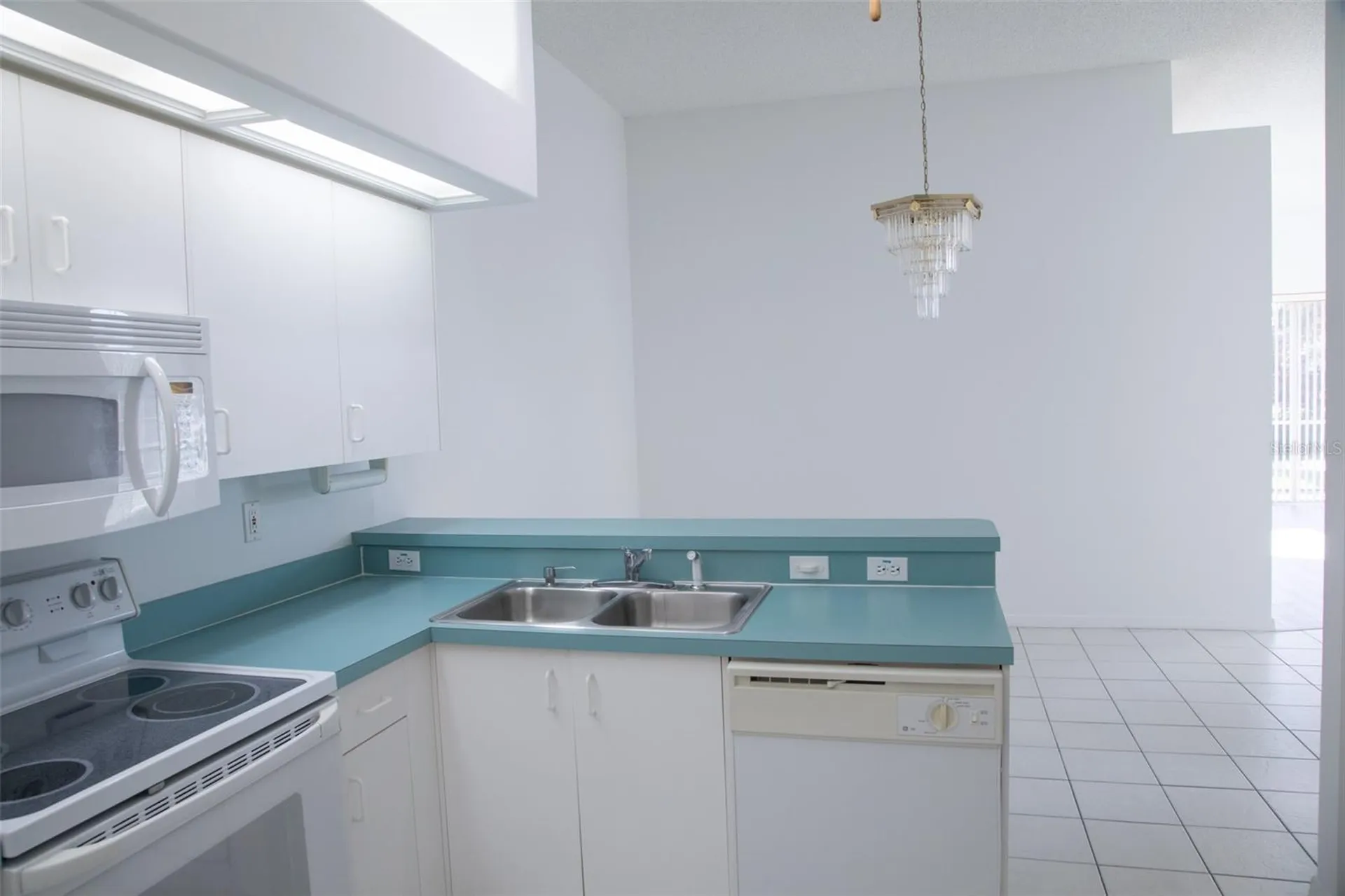 208 Hemingway Drive Oldsmar FL 34677